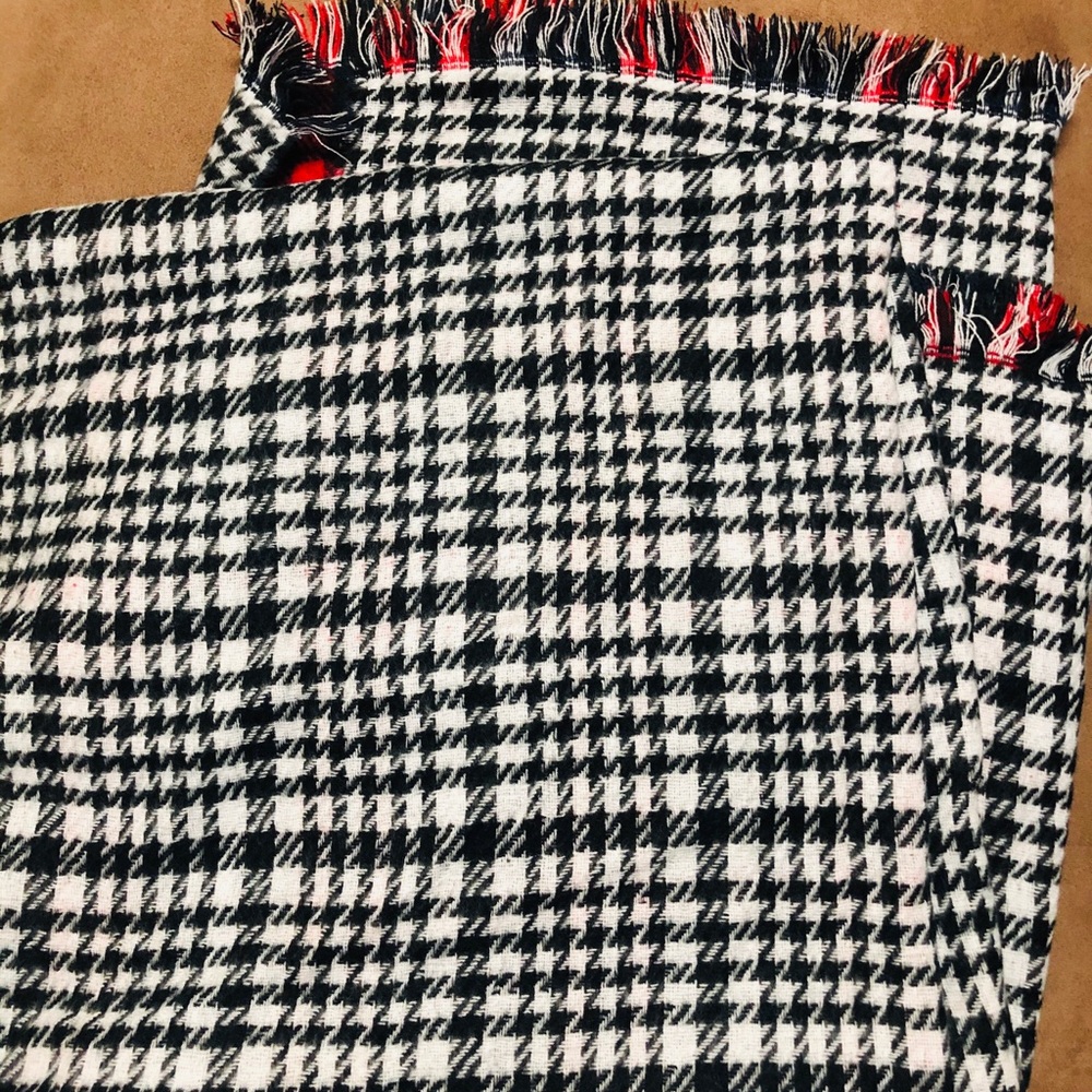Express Scarf - Picture 3 of 3